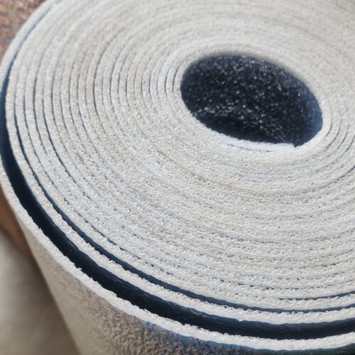 Detail lapisan busa PE pada Aluminium Foil Foam 4 mm peredam panas atap