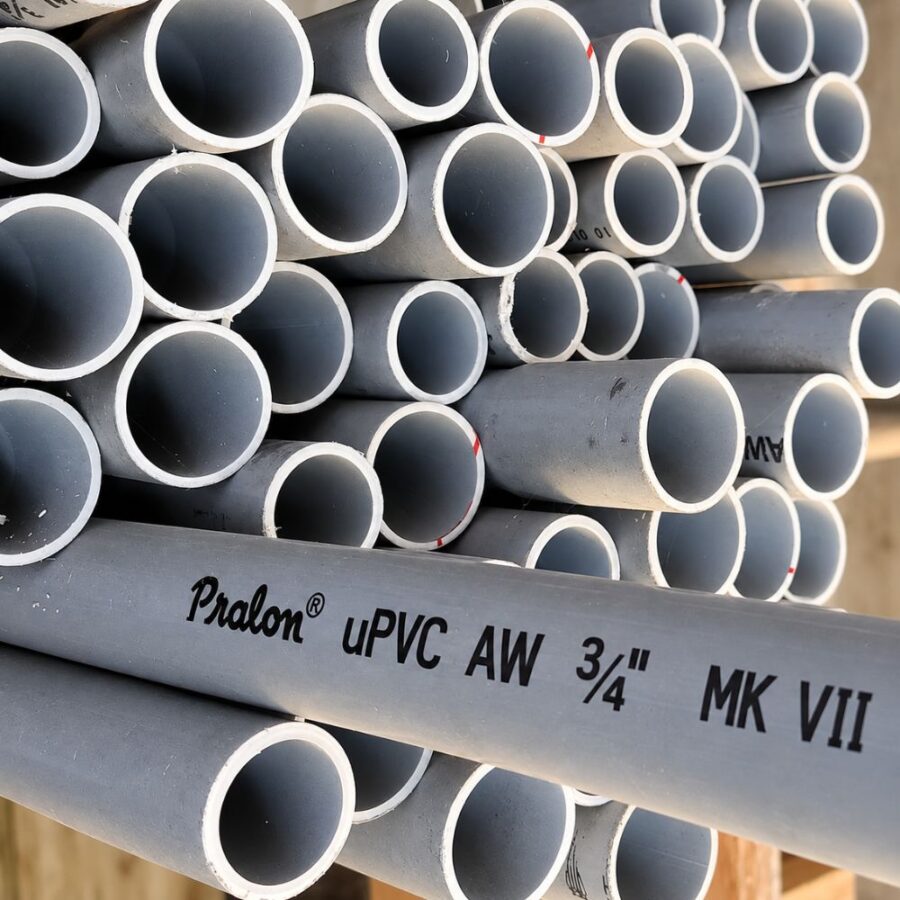 Pipa UPVC Pralon AW 3/4 Inch warna abu berukuran 3 per 4 inci dengan penampang bulat dan permukaan halus untuk instalasi plambing air bersih