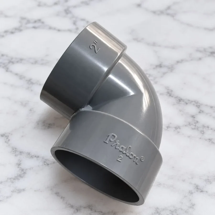 Elbow PVC 2 inch DV Pralon warna abu-abu dengan logo Pralon terlihat jelas di permukaan