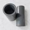 Socket Pralon 3/4 Inch TS berulir abu-abu dengan tutup, tampak overhead di atas permukaan marmer