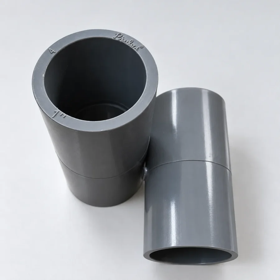 Socket 1 inch TS Pralon warna abu-abu dengan lubang terbuka dan tutup terpasang, fitting pipa PVC untuk instalasi plumbing di Pontianak