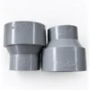 Dua buah socket PVC Pralon 3 x 2 Inch DV berwarna abu dengan tulisan timbul Pralon dan 3"X2" pada badannya.